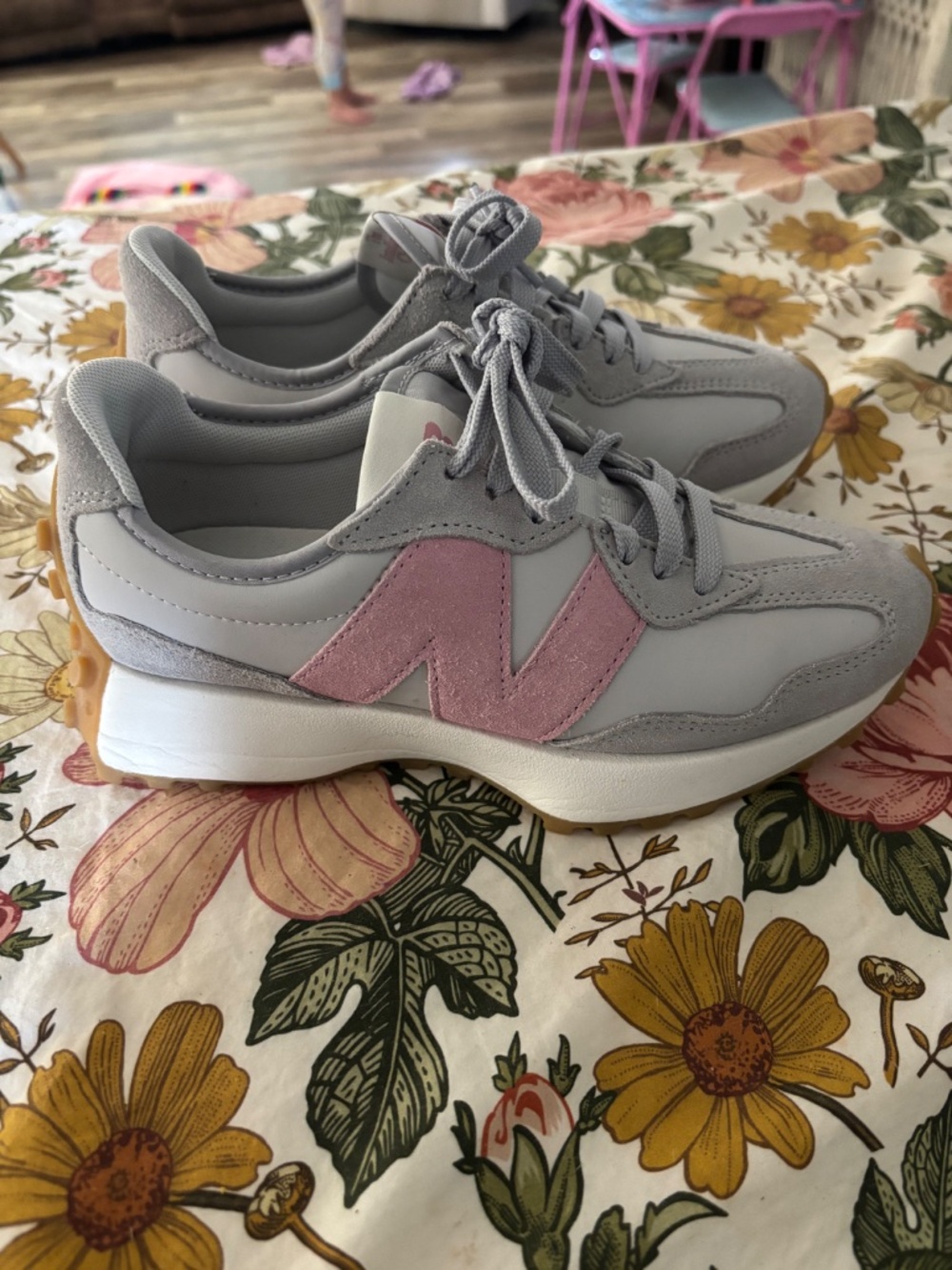NEW BALANCE 327 IN RAINCLOUD/PINK TAFFY COMBO🌧️🍬🩶🩷 - Picture 2 of 13